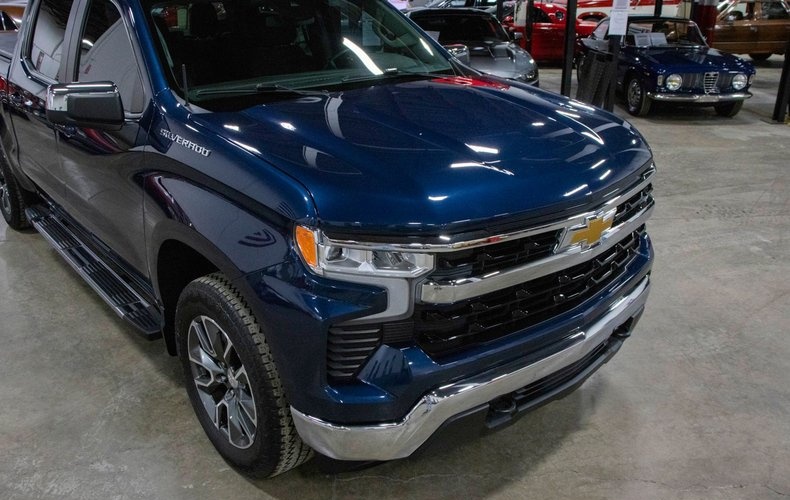 2023 Chevrolet Silverado - photo 7