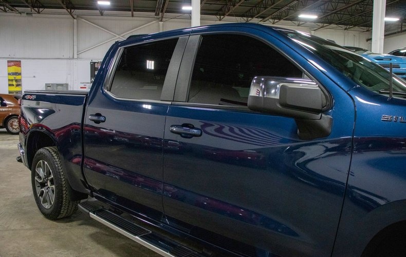 2023 Chevrolet Silverado - photo 11