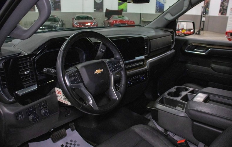 2023 Chevrolet Silverado - photo 15