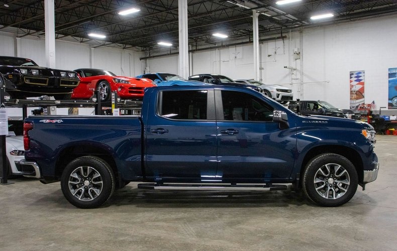 2023 Chevrolet Silverado - photo 5