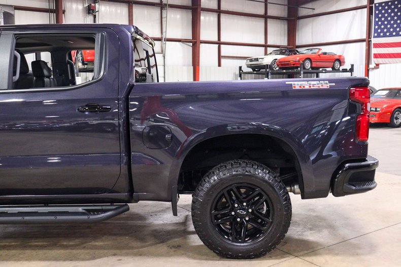 2022 Chevrolet Silverado - photo 2