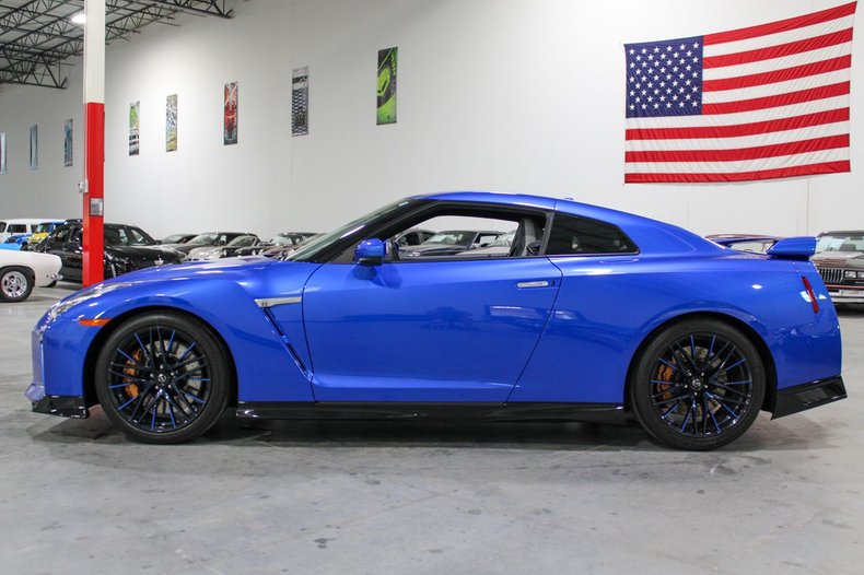 2020 Nissan GT-R - photo 2