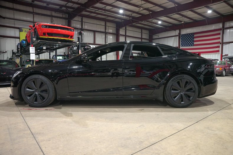 2022 Tesla Model S Plaid - photo 2