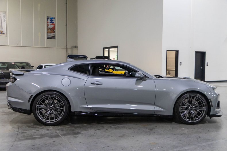 2024 Chevrolet Camaro - photo 8
