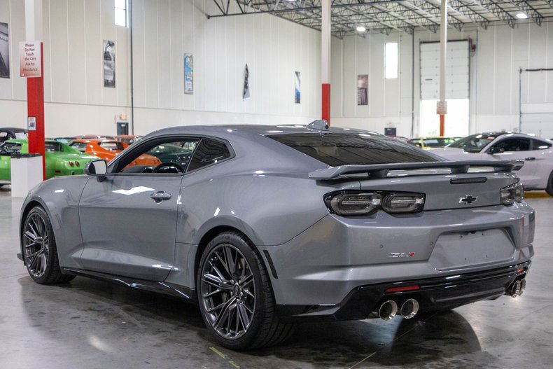 2024 Chevrolet Camaro - photo 2