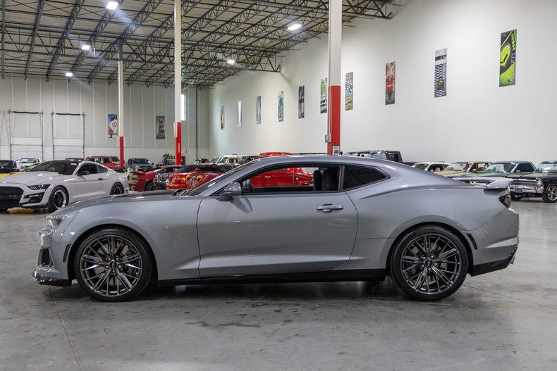 2024 Chevrolet Camaro - photo 3
