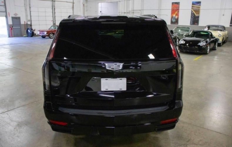 2024 Cadillac Escalade - photo 3